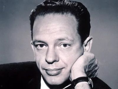 Don Knotts is resting his head on his hand.